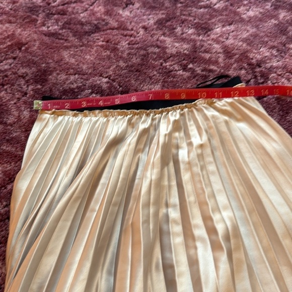 Zara Elegant Champagne Cream Pleated Satin look maxi Skirt size S - Picture 6 of 7